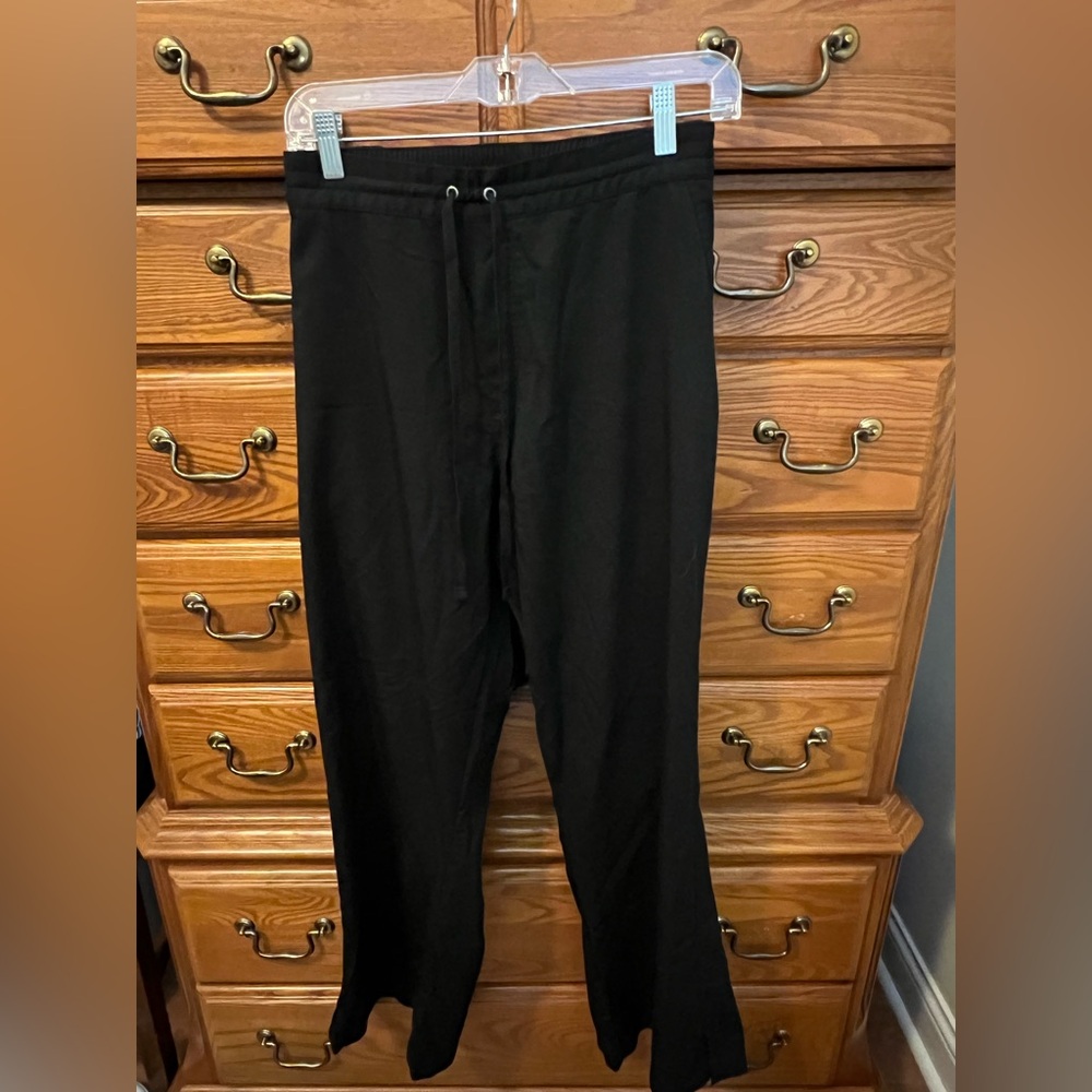 Healing Hands Purple Label Women's Black scrubs with 2 slide slit pockets.